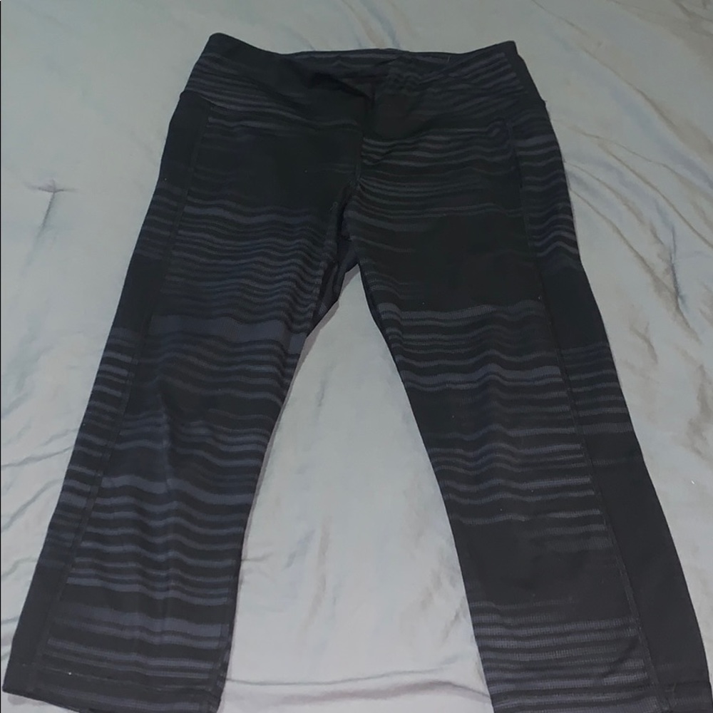 Striped cropped leggings